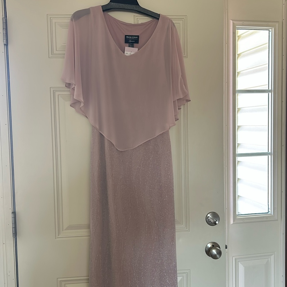 Frank Lyman COMFORTABLE gown with silver thread accent size 10